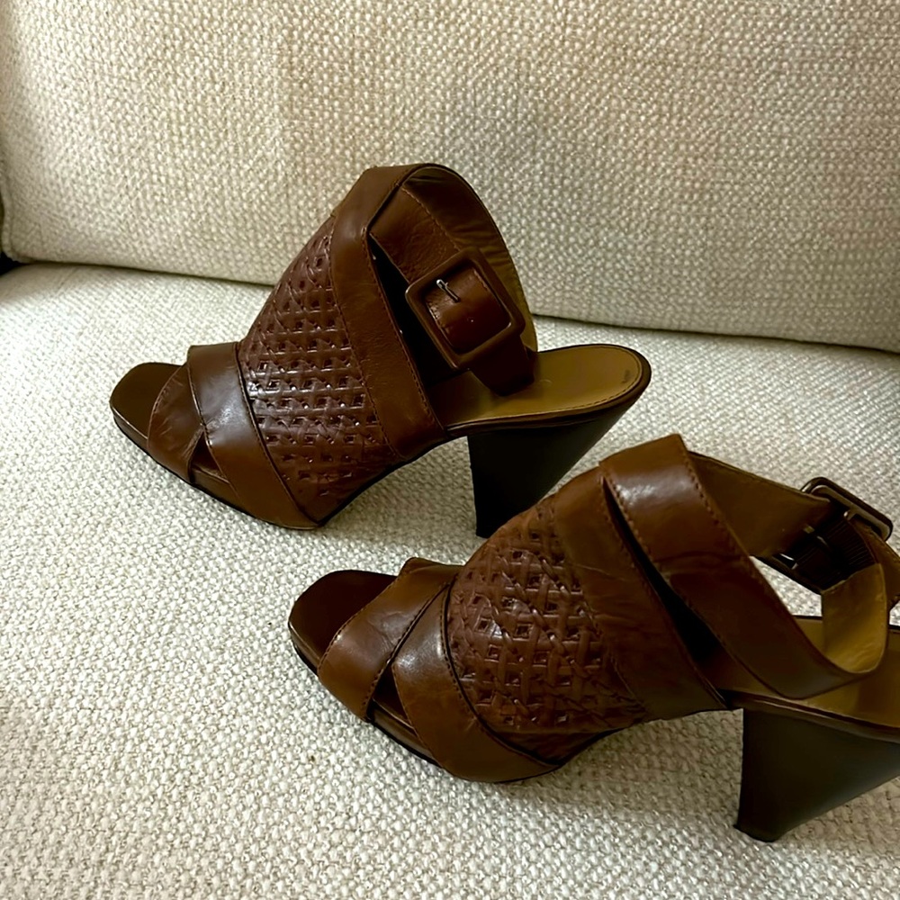 Brown sandals, boots